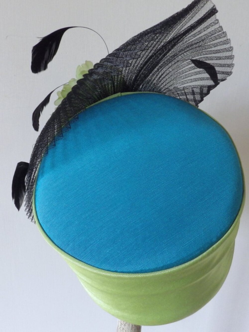 Whittall & Shon Pillbox Hat/ Kentucky Derby Fascinator - Picture 4 of 9